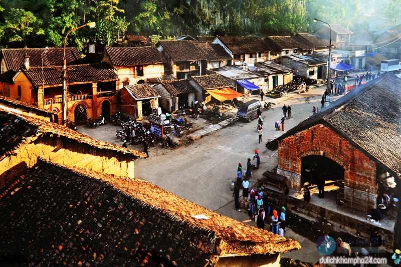 Khung cảnh phố cổ Đồng Văn yên bình, mộc mạc